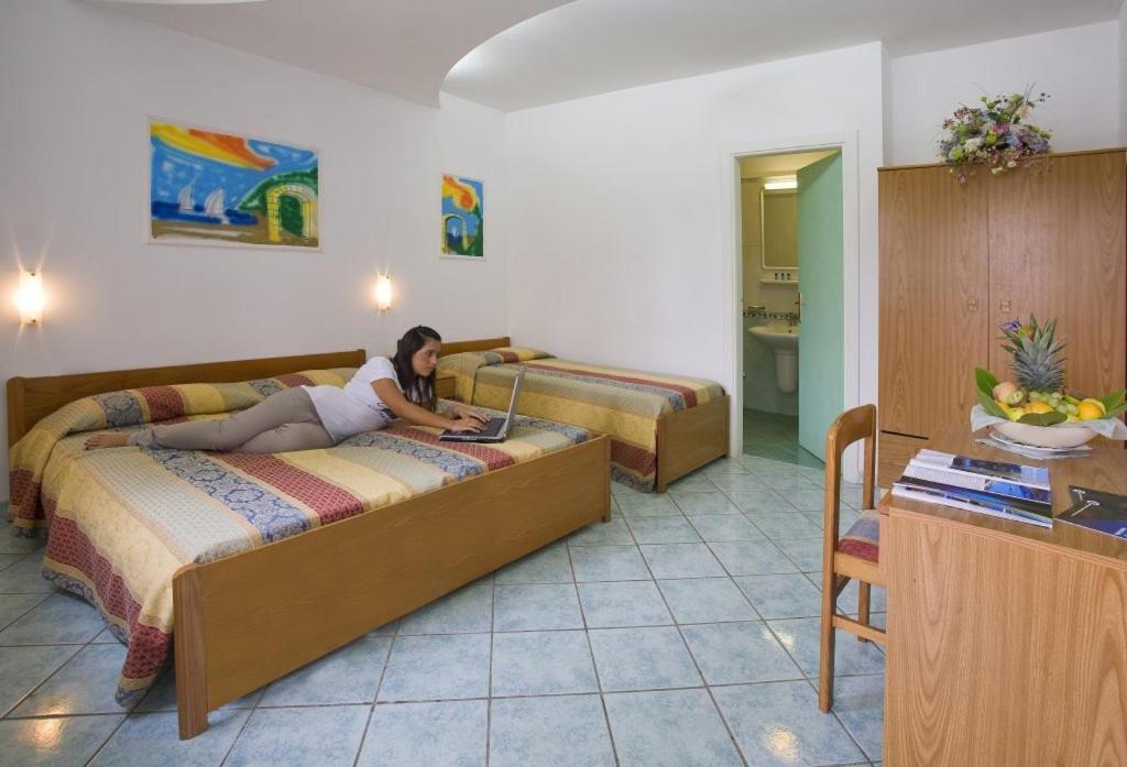 Albergo Villa Hibiscus Forio  Room photo